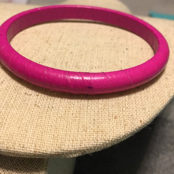 Set of 2 hot pink wrapped bangle bracelets - Picture 7 of 7
